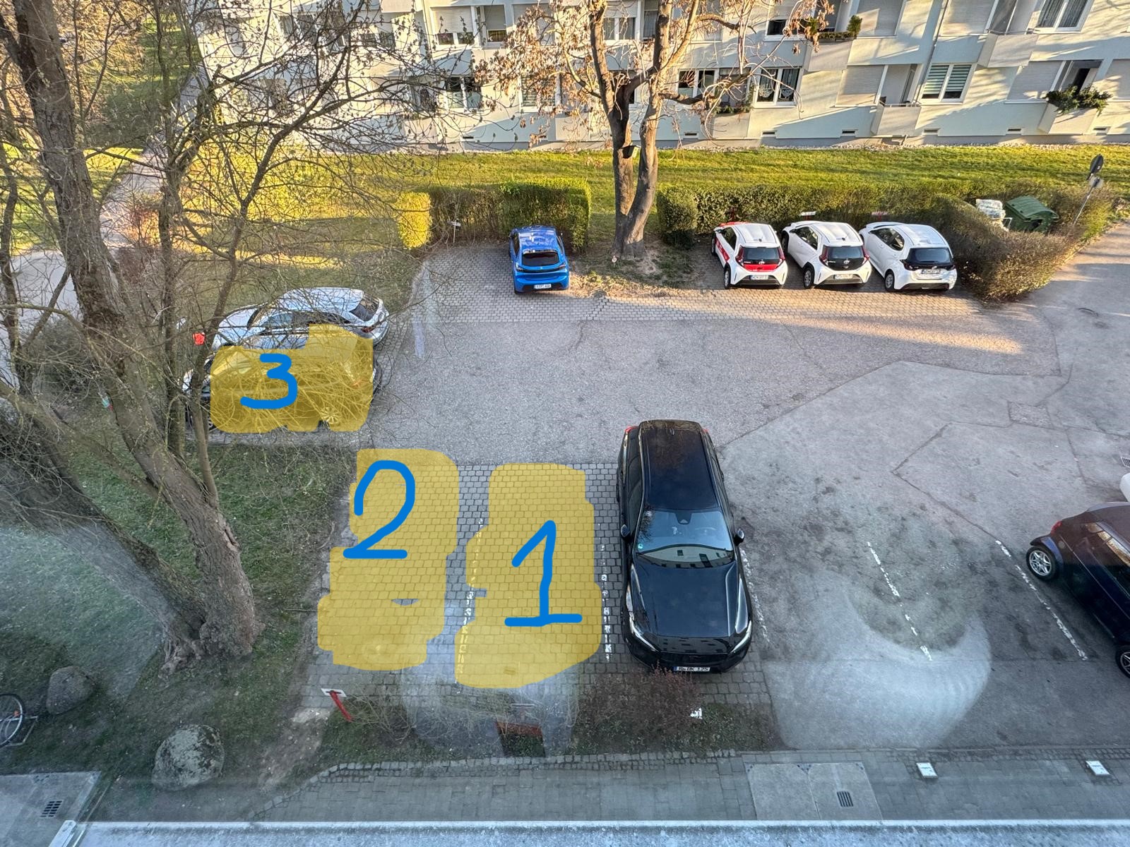 Drei Parkplätze